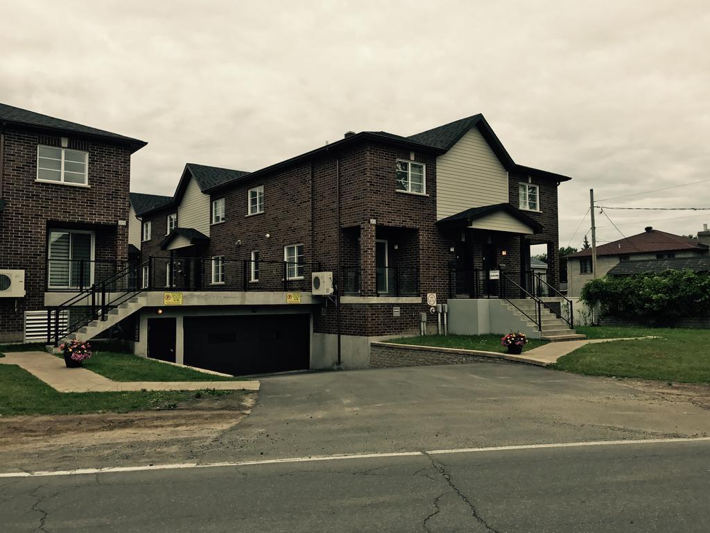 2-bedroom Townhome Saint-Martin West Laval Apt D Exterior foto