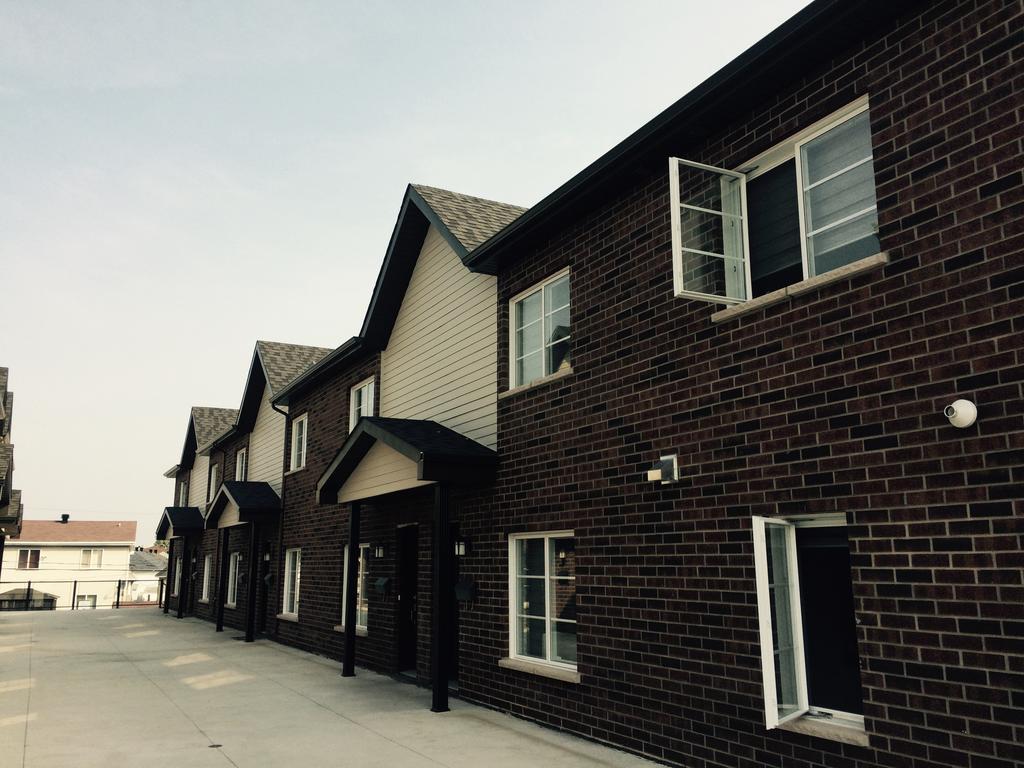 2-bedroom Townhome Saint-Martin West Laval Apt D Exterior foto