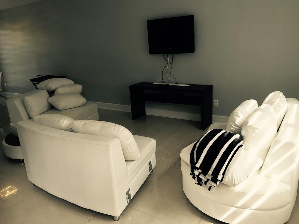 2-bedroom Townhome Saint-Martin West Laval Apt D Exterior foto