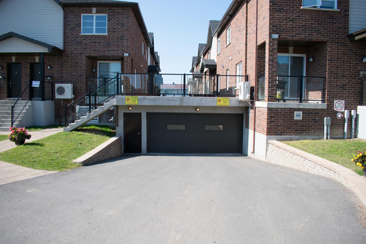 2-bedroom Townhome Saint-Martin West Laval Apt D Exterior foto